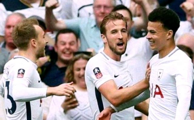 他都牢牢扮 他都牢牢扮